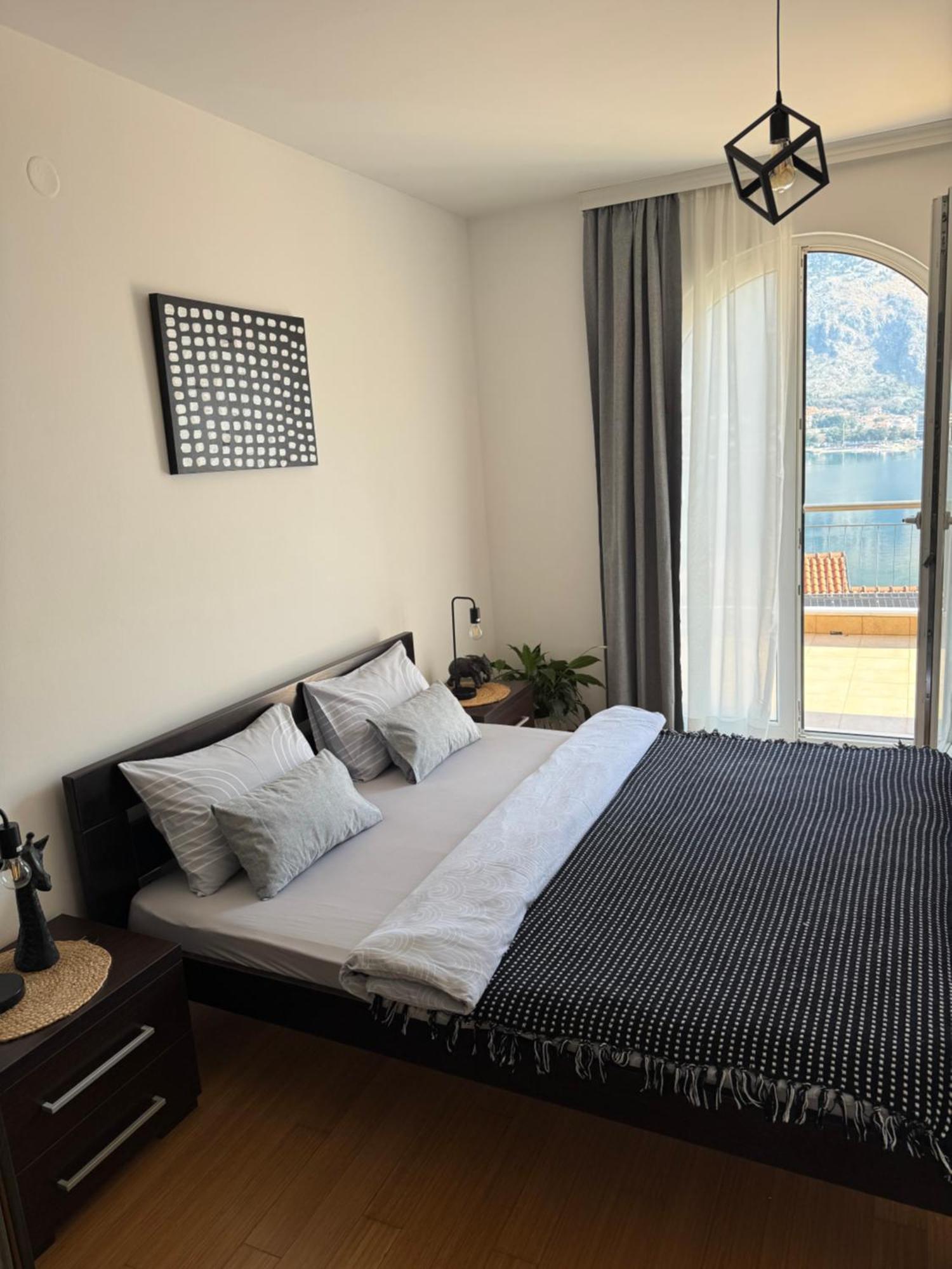 J&M Apartment Kotor Exteriör bild