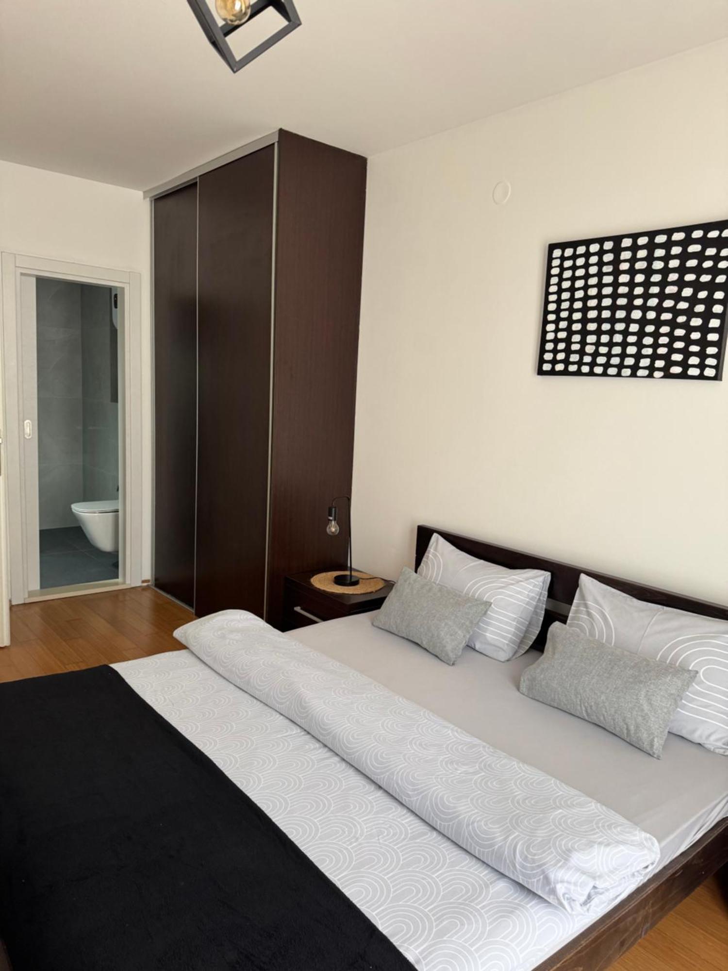 J&M Apartment Kotor Exteriör bild