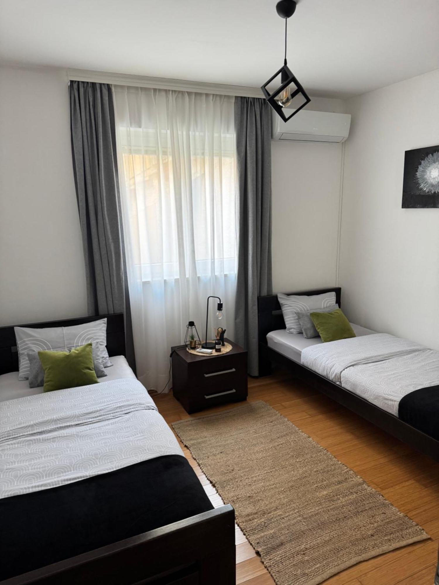 J&M Apartment Kotor Exteriör bild
