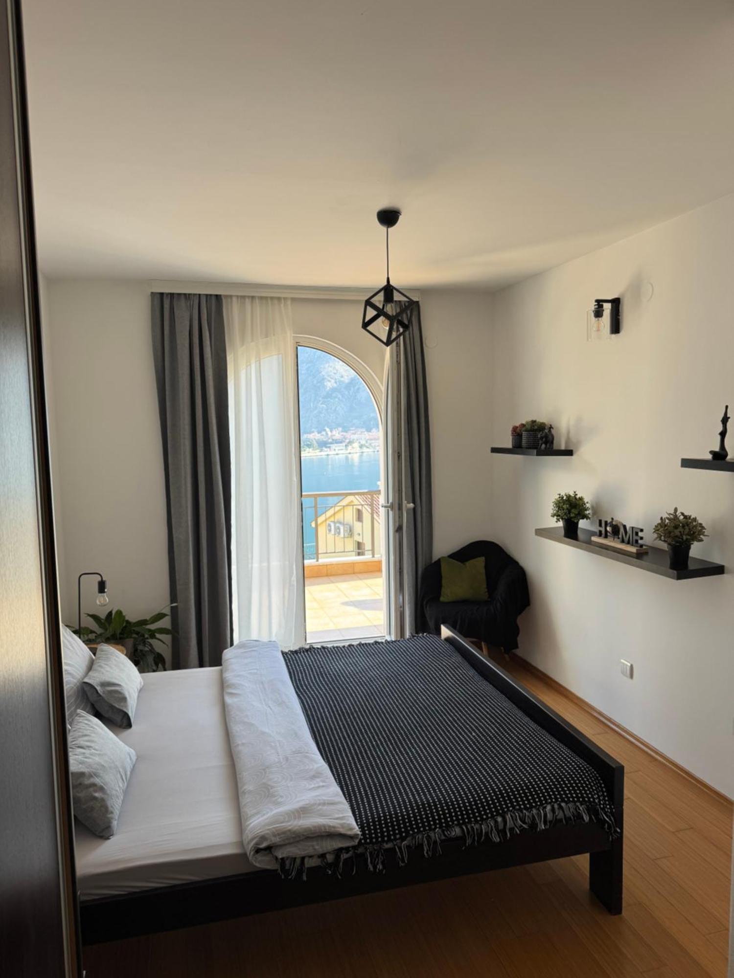 J&M Apartment Kotor Exteriör bild